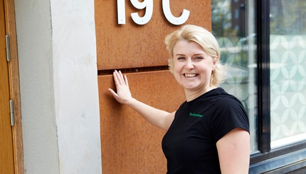 Leende kvinna
