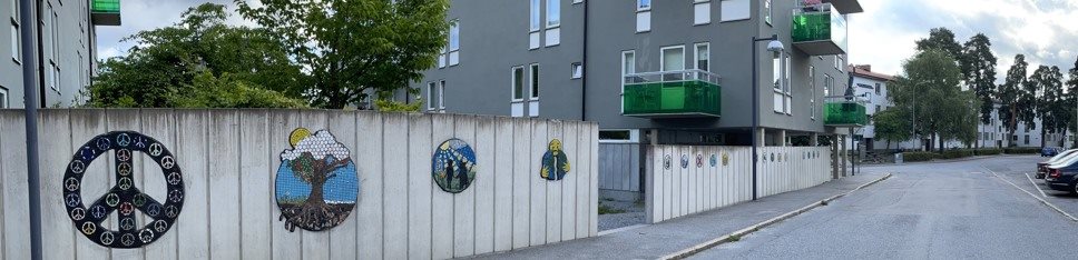 Mosaikkonst på betongmur