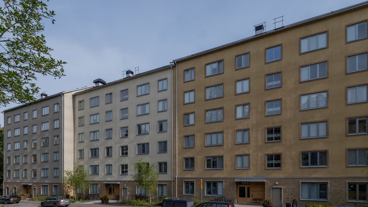 Husfasader i olika nyanser. 